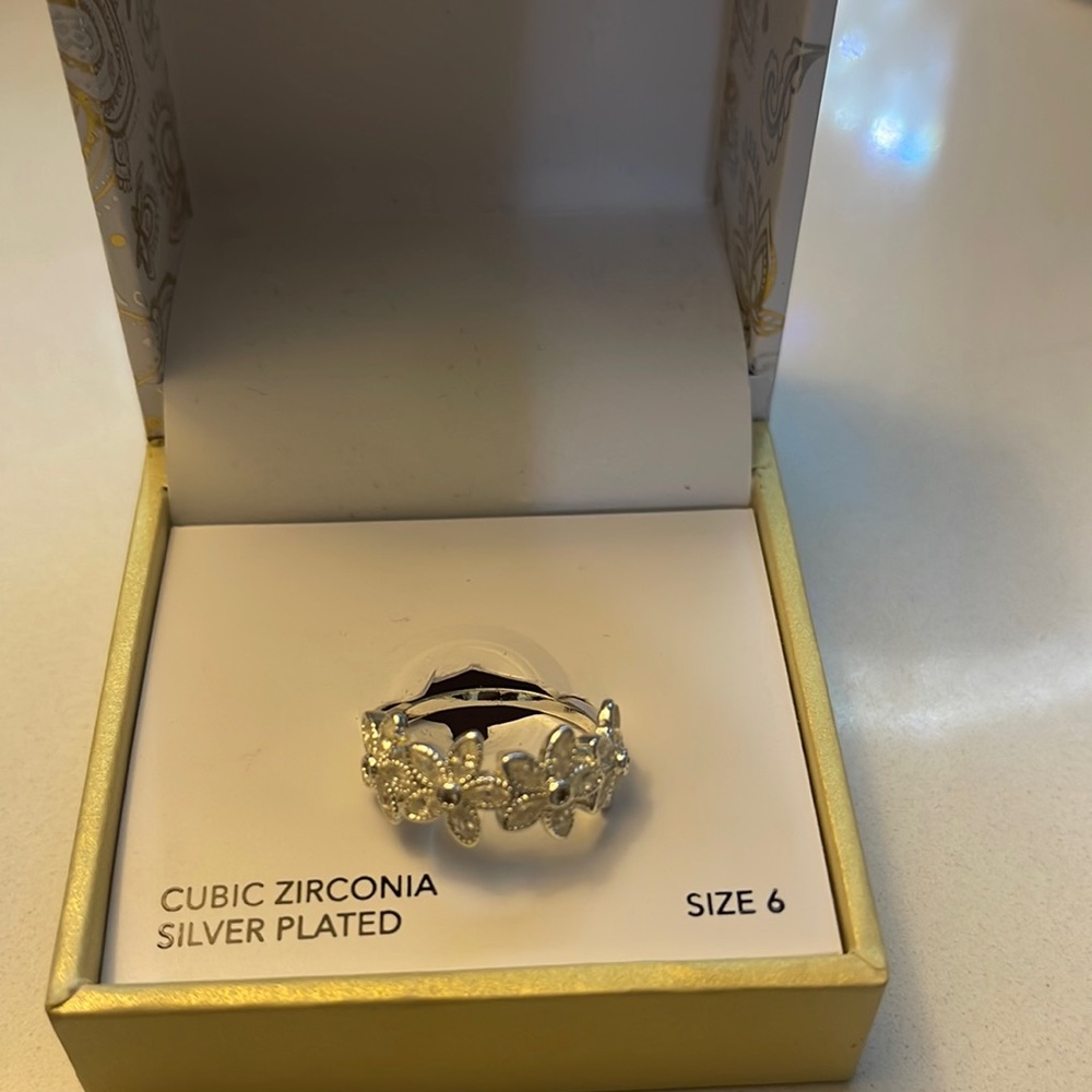 Silver playet ring